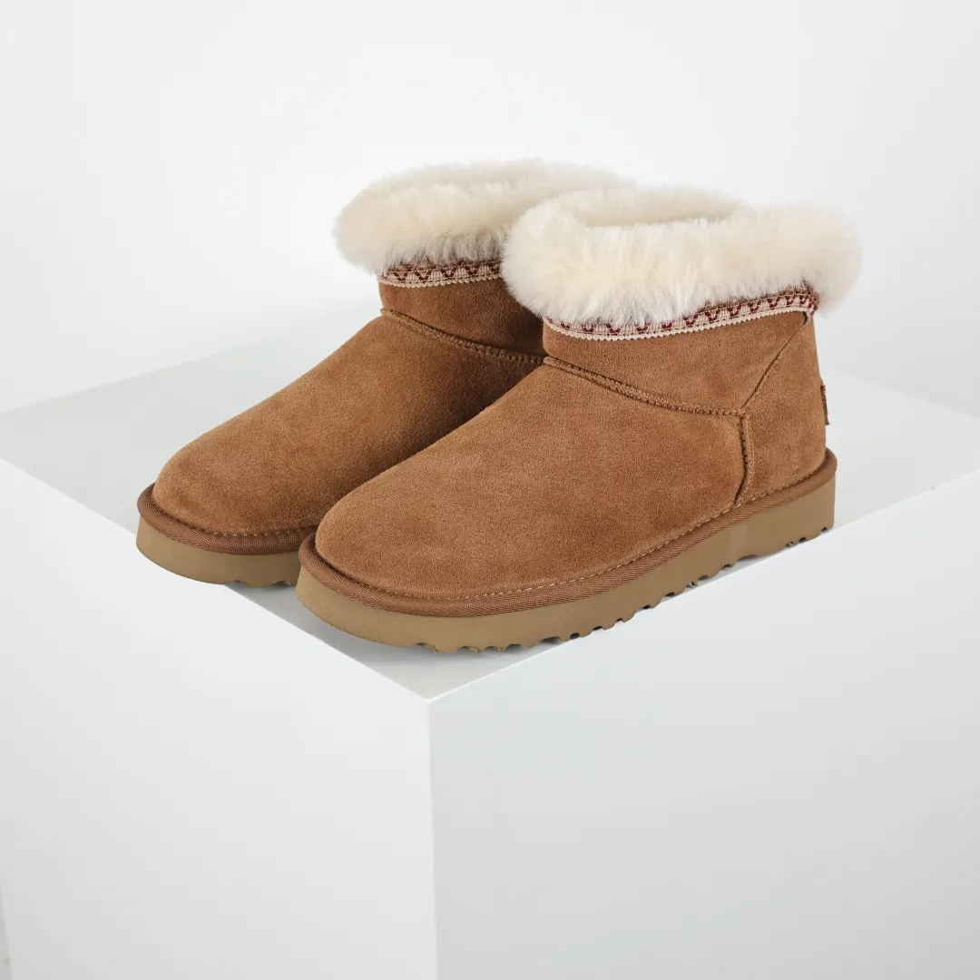 Copywriting price 💰600 The core recommendation is good price. The platform’s foreign trade is exclusively for UGG Classic women’s snow boots 1174496. Produced by the ten-year-old brand shoemaking factory production line. Pay attention to every detail. Longfeng A-grade genuine sheep fur is integrated. It is built in full compliance with the ZP process. Size: 35 36 37 38 39 40